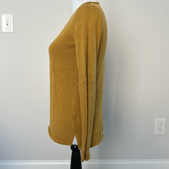 Old Navy Gold V-Neck Sweater Sz SM - Picture 2 of 4